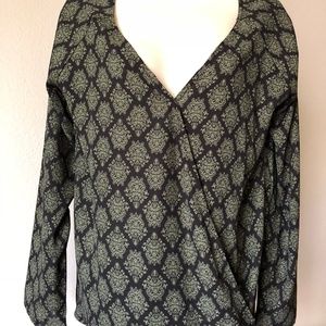 |Forever 21|Long sleeve Surplice front top